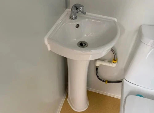 SANITÄREINHEIT REINIGUNGSEINHEIT 1 PLATZ